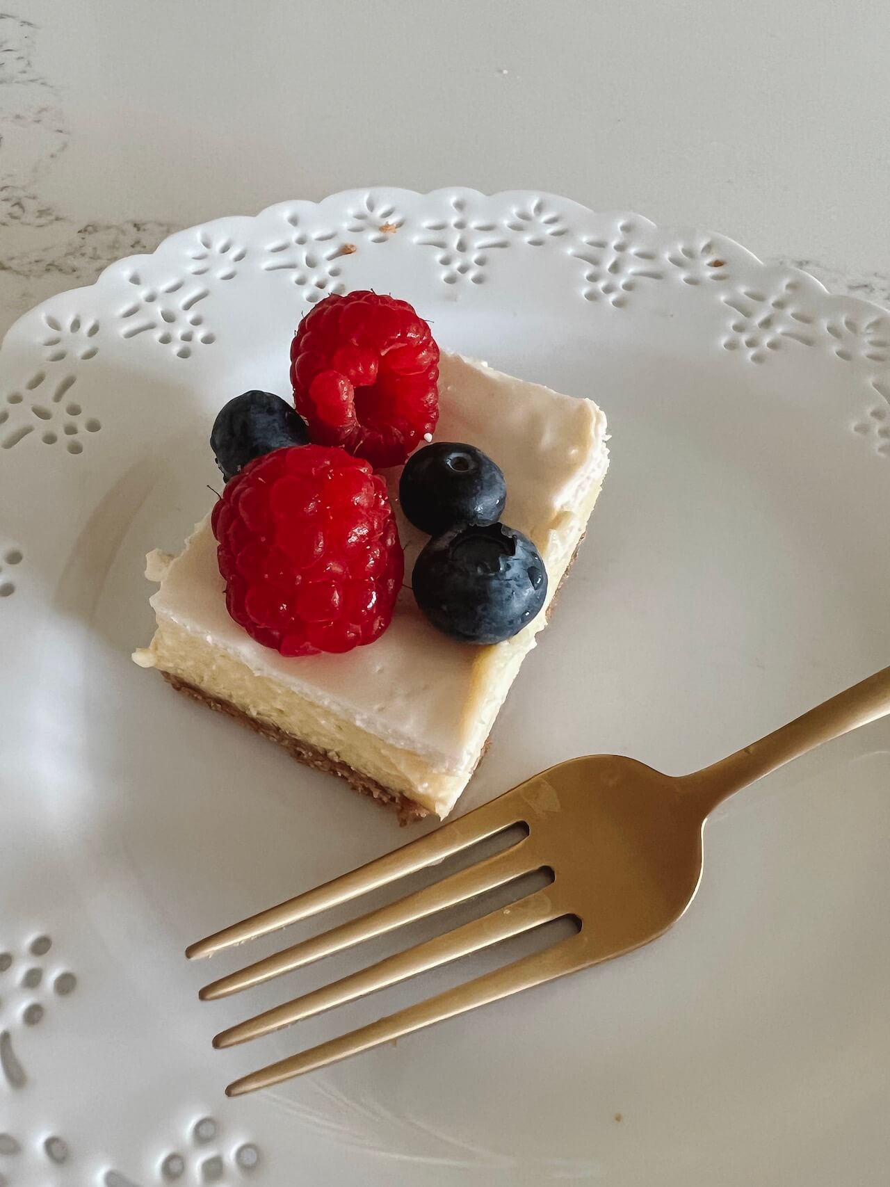 berry cheesecake bars for the fourth of july - M Loves M @marmar