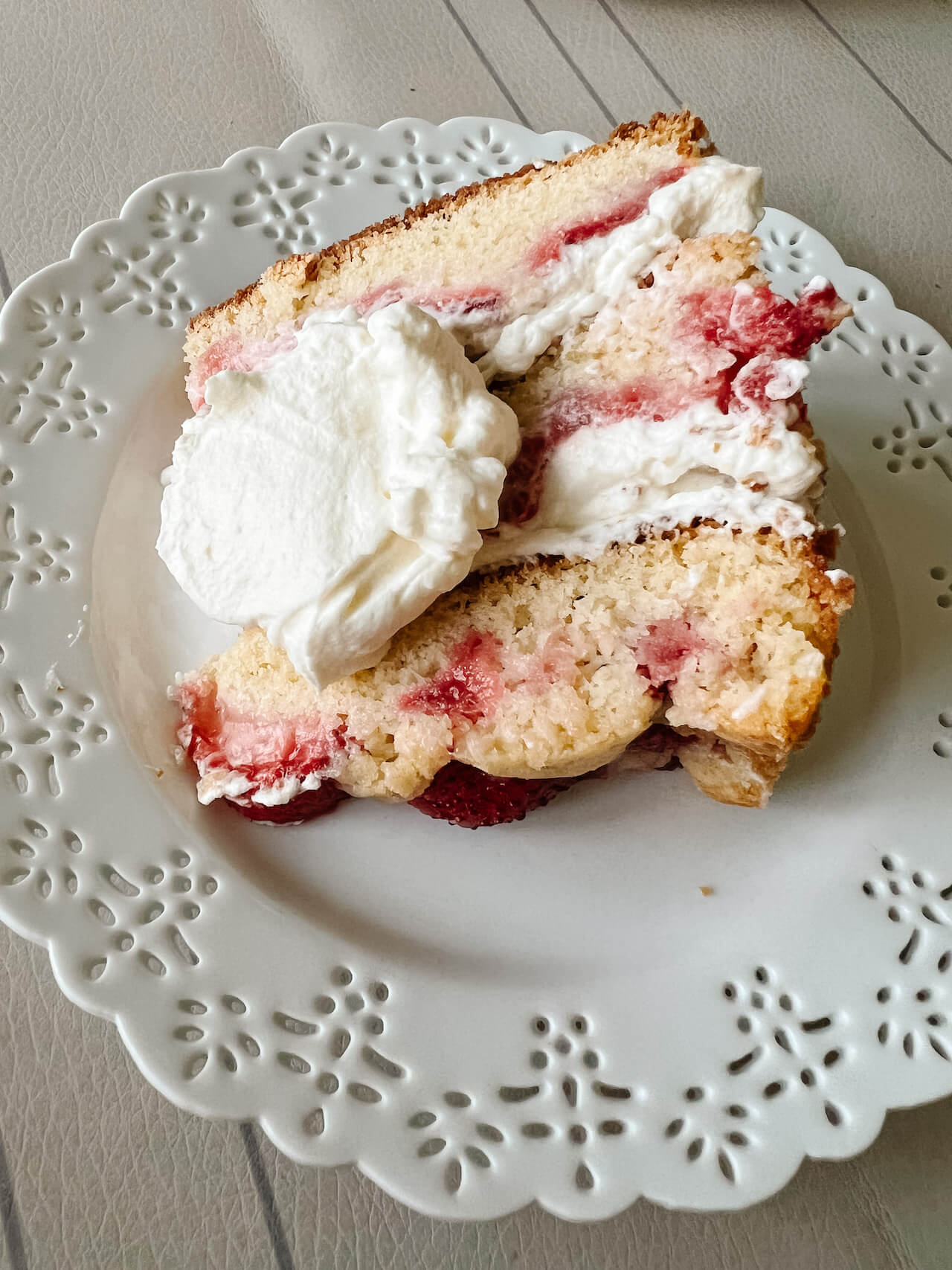 strawberry summer cake - M Loves M @marmar